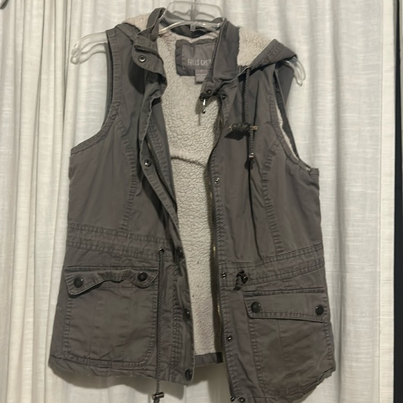 Falls Creek hooded vest - Picture 1 of 2